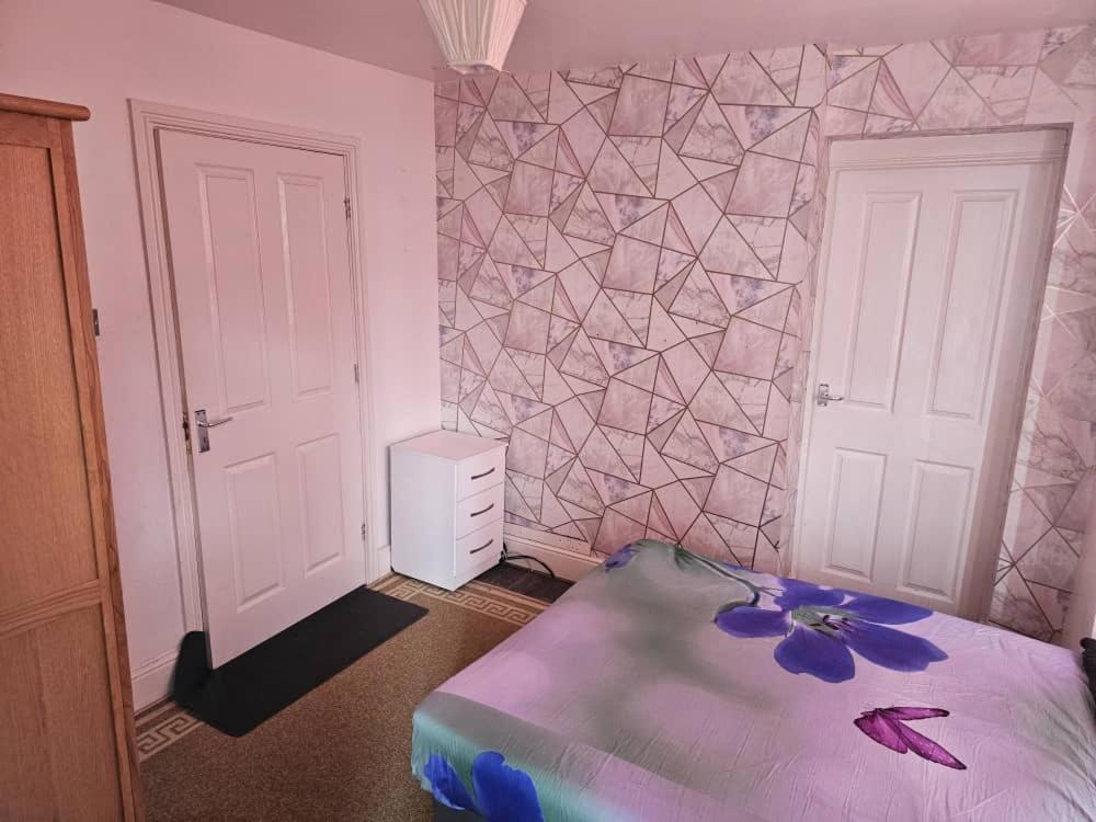 Available Rooms At Buckingham Road Донкастер Екстер'єр фото