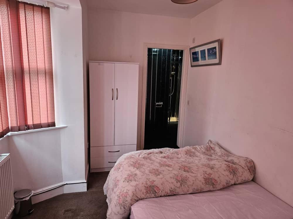 Available Rooms At Buckingham Road Донкастер Екстер'єр фото