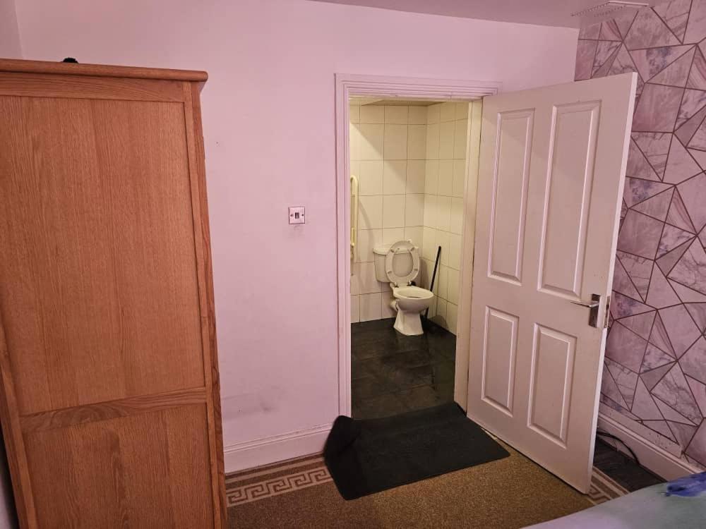 Available Rooms At Buckingham Road Донкастер Екстер'єр фото