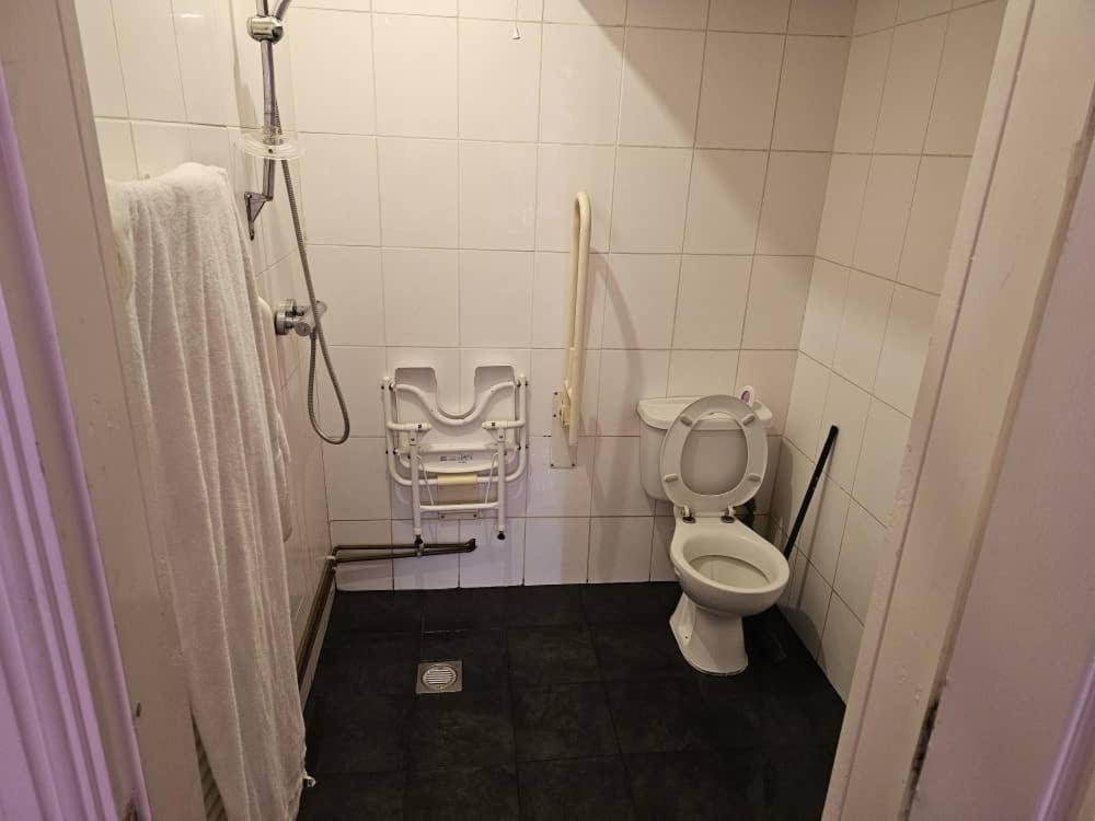 Available Rooms At Buckingham Road Донкастер Екстер'єр фото