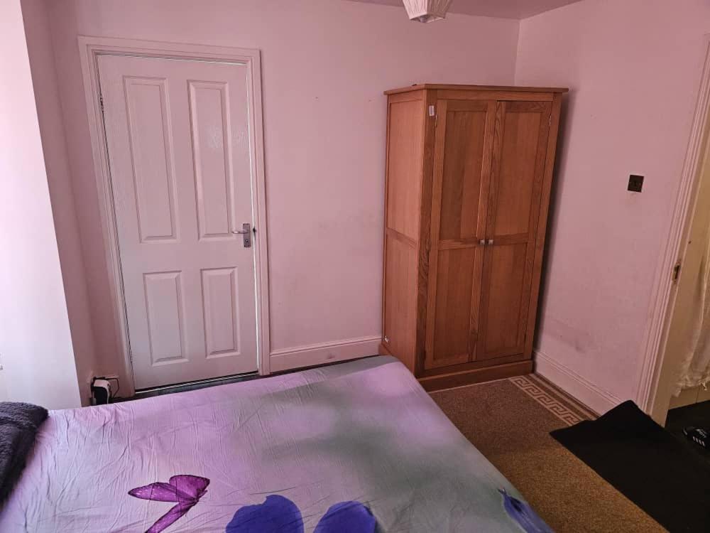 Available Rooms At Buckingham Road Донкастер Екстер'єр фото