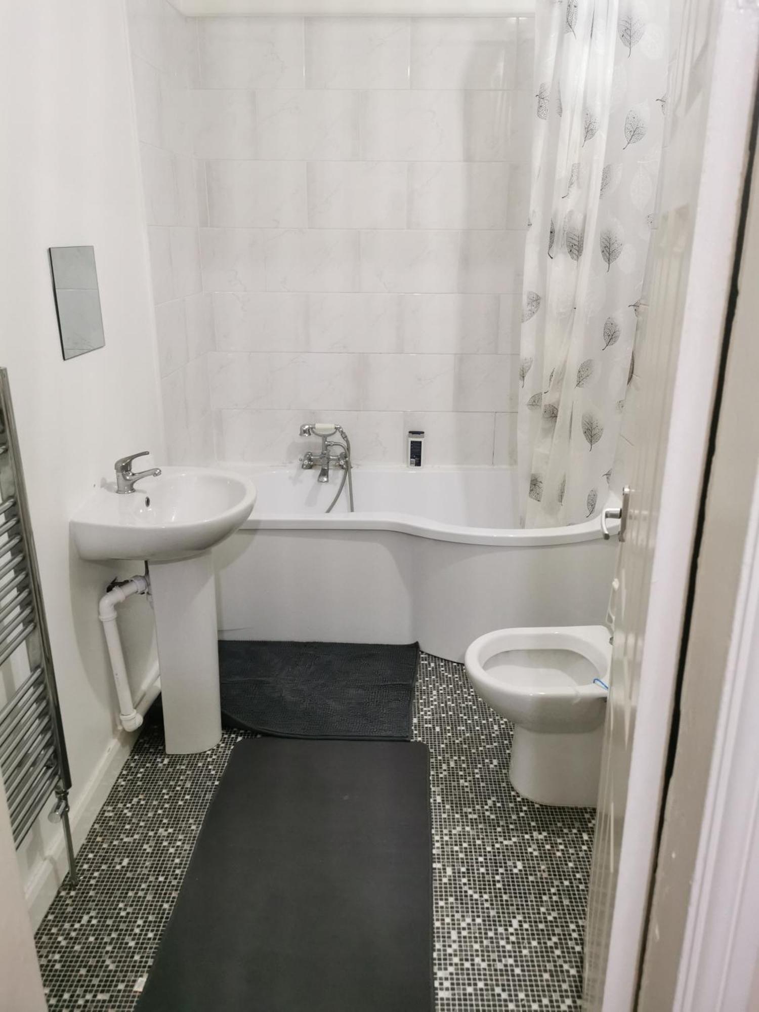 Available Rooms At Buckingham Road Донкастер Екстер'єр фото