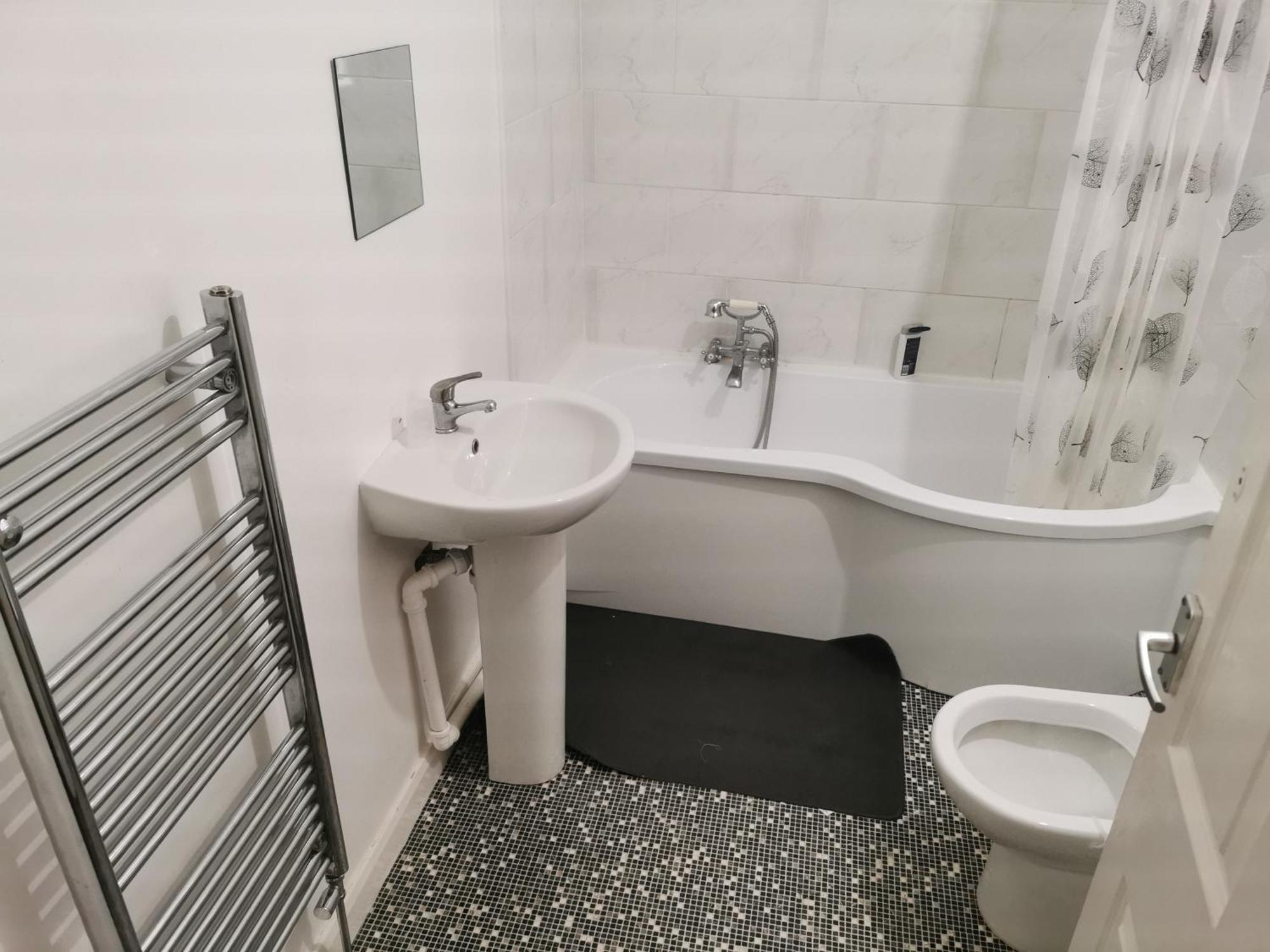 Available Rooms At Buckingham Road Донкастер Екстер'єр фото