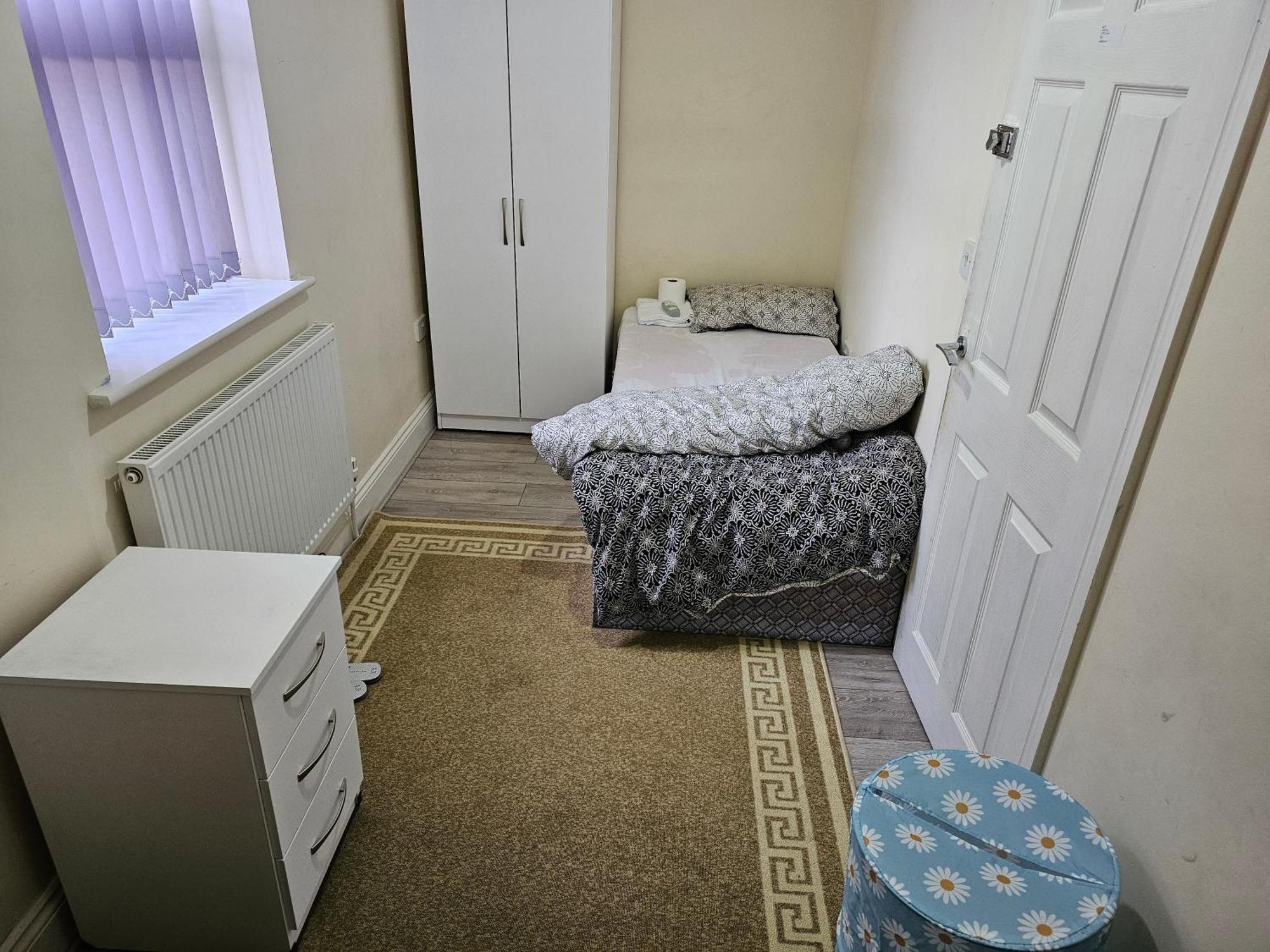 Available Rooms At Buckingham Road Донкастер Екстер'єр фото