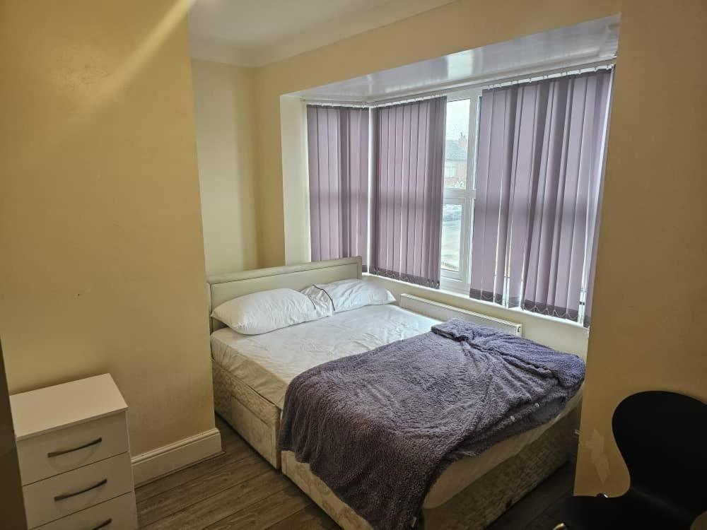 Available Rooms At Buckingham Road Донкастер Екстер'єр фото